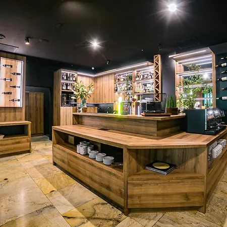 耶莱尼亚斯特鲁加医疗spa酒店
