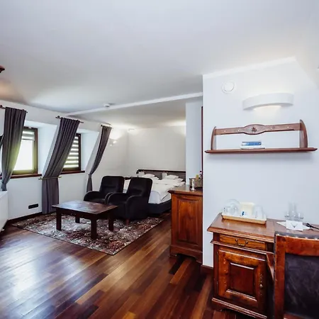 Jelenia Struga Medical 4* コバリ