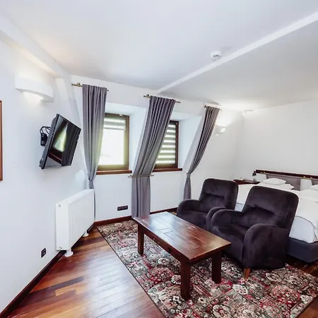 Jelenia Struga Medical コバリ